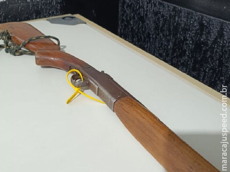 Discussão entre casal termina com jovem baleado e um preso 