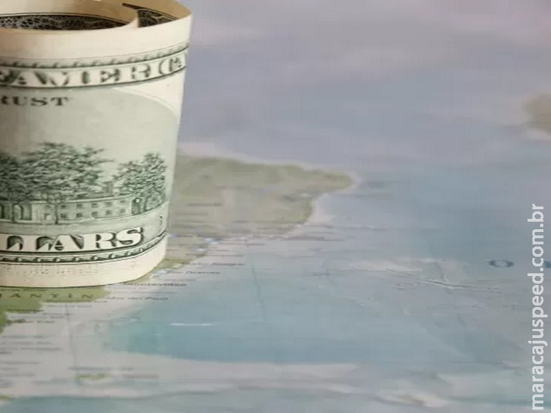 Dólar sobe e Bolsa cai com ataques dos EUA ao Irã, ouro e petróleo em alta