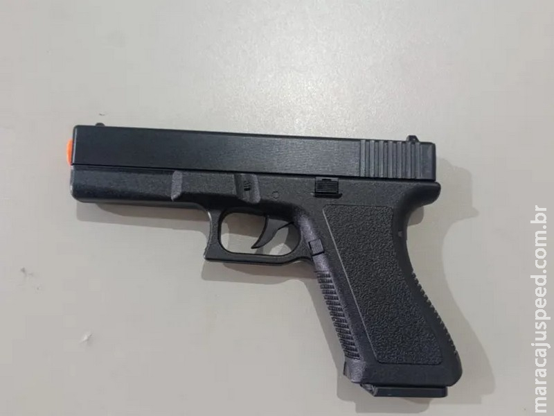 Dupla causa pânico com pistola falsa em rua de Paranaíba e acaba levada à delegacia