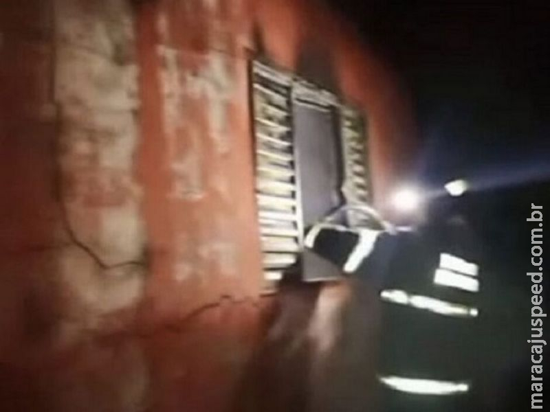 Homem é preso por atear fogo na casa da mãe e descumprir medida protetiva no Cerejeiras  