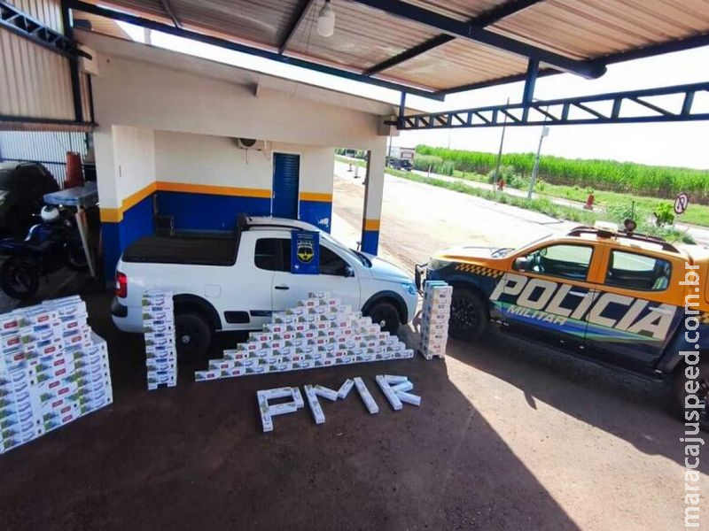 Homem estaciona para esperar 