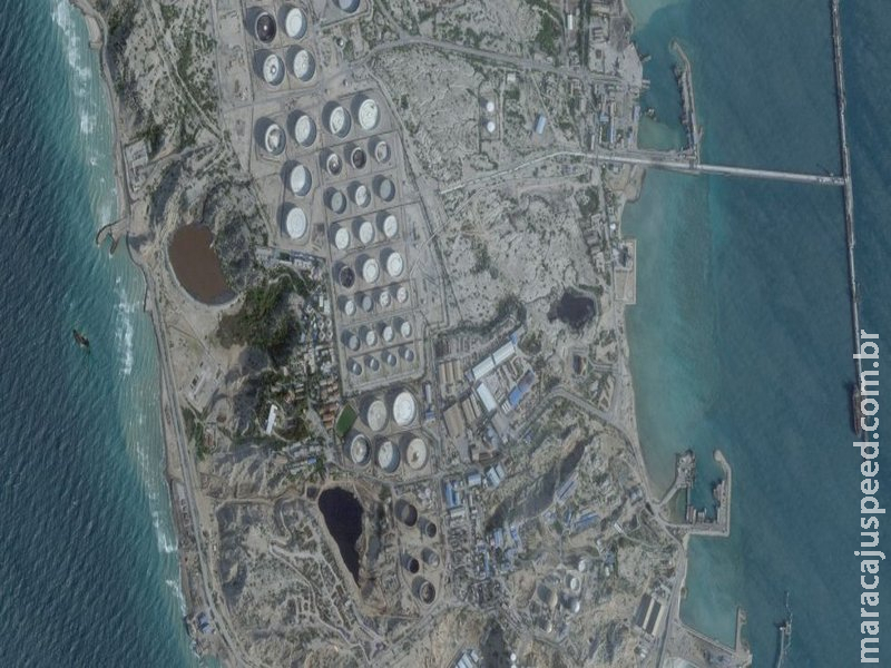 Irã incendeia petroleiro gigante perto de Dubai após alertas de Trump 