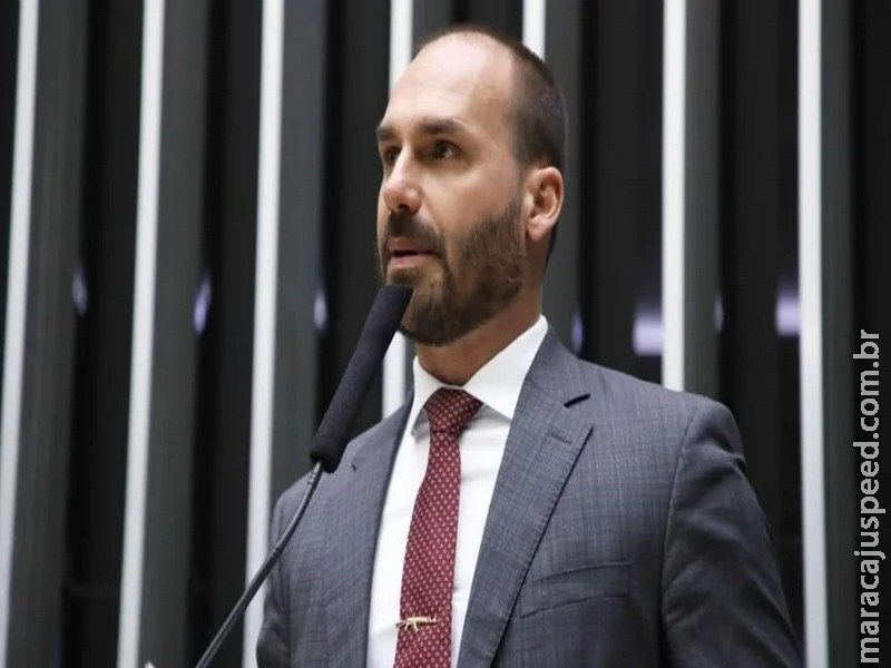 Moraes libera provas contra Eduardo Bolsonaro para processo na PF