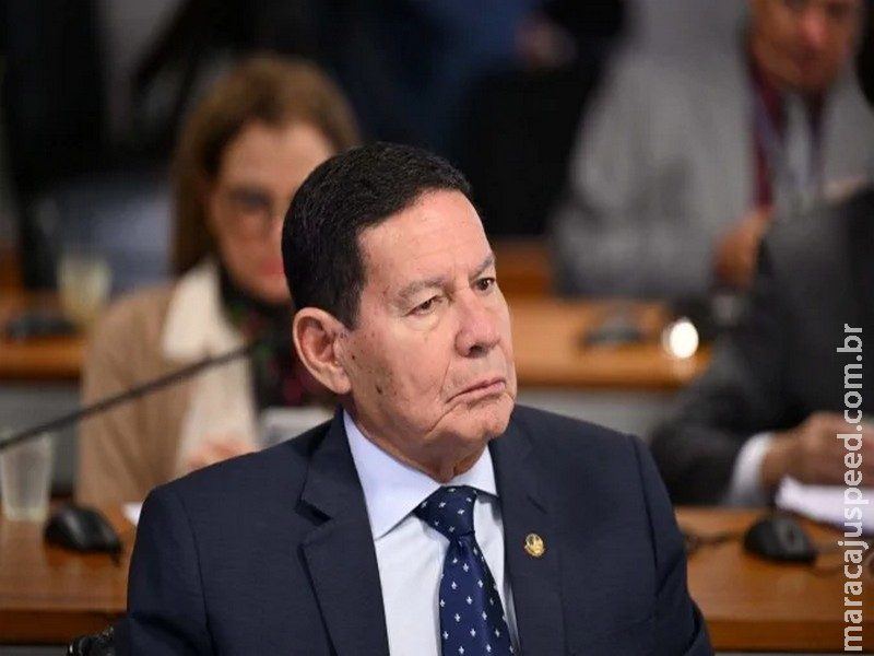 Mourão nega "qualquer vínculo" com investigado da Operação Compliance Zero.