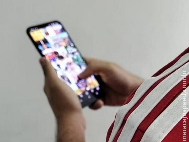 Mulher leva celular para conserto e descobre que técnico compartilhou vídeo íntimo 