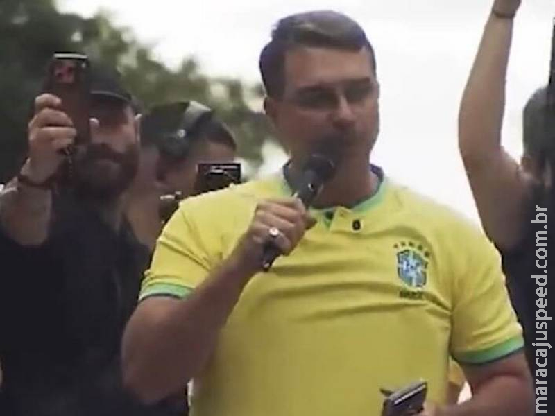 Na Paulista, Flávio poupa o STF e foca críticas em Lula e no PT