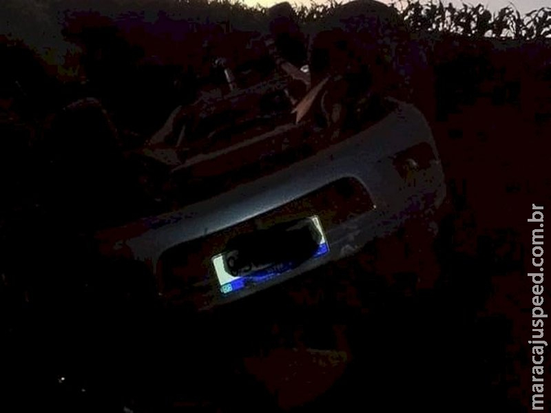 Pai e filho ficam feridos após carro cair em vala na MS-278 em Caarapó
