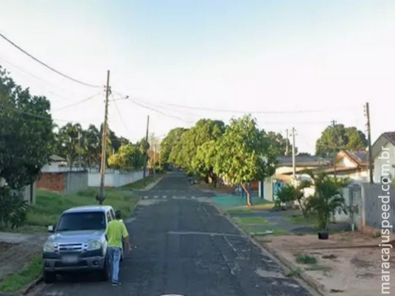Trio armado rende morador e leva R$ 25 mil e celular de casa em Naviraí