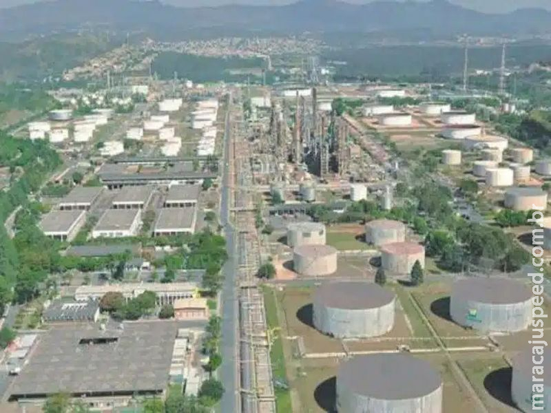 Acidente em refinaria da Petrobras em Minas deixa trabalhador gravemente ferido