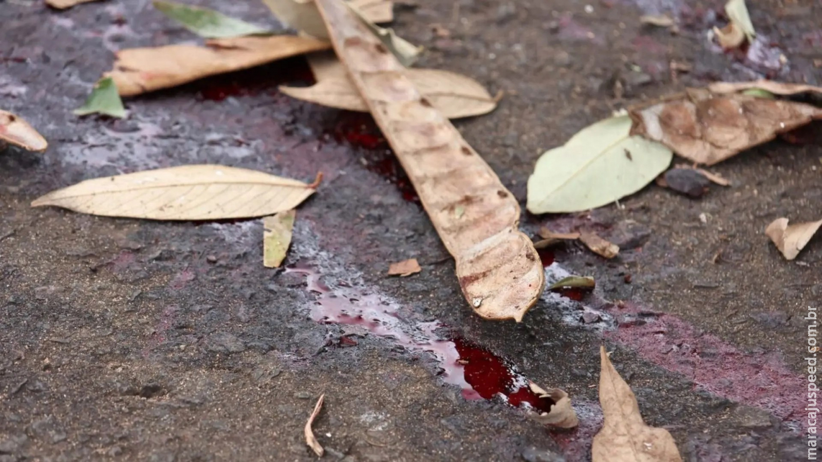 Acusado de esfaquear homem nove vezes em pontilhão é condenado a 6 anos de prisão