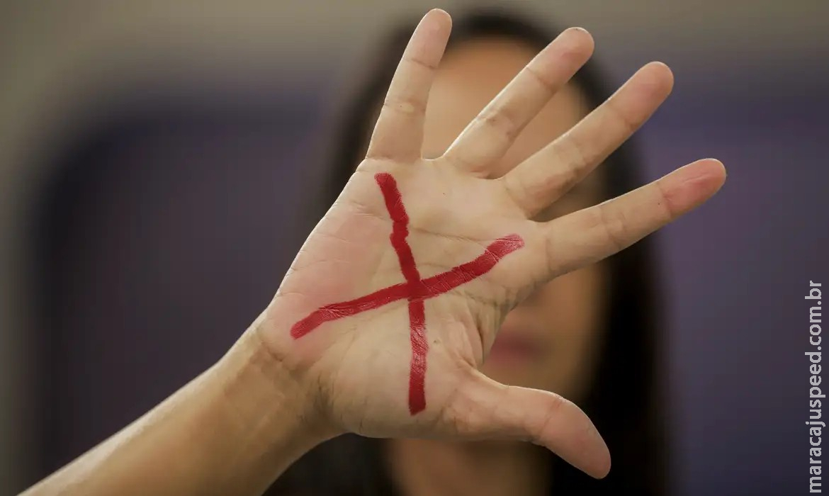 Audiência de jovem esfaqueada 15 vezes será realizada dia 15 de abril