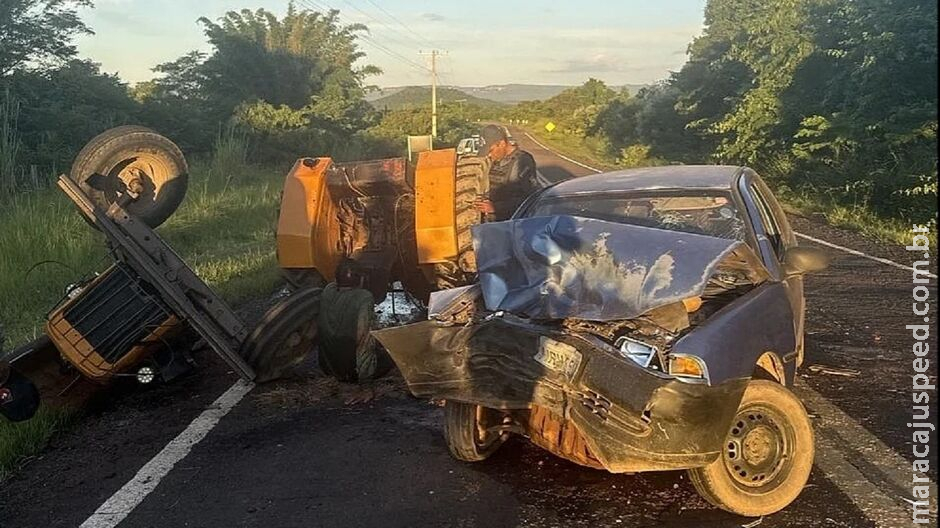 Batida parte trator ao meio e deixa quatro feridos na MS-080, em Rio Negro  Leia mais em: https://www.topmidianews.com.br/interior/batida-parte-trator-ao-meio-e-deixa-quatro-feridos-na-ms-080-em-rio/238338/