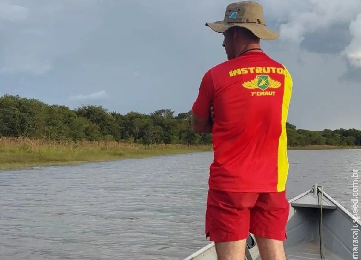 Bombeiros fazem buscas por jovem que pode ter se afogado no Rio Correntes