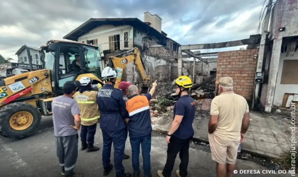 Bombeiros localizam quarta vítima da queda de avião no RS