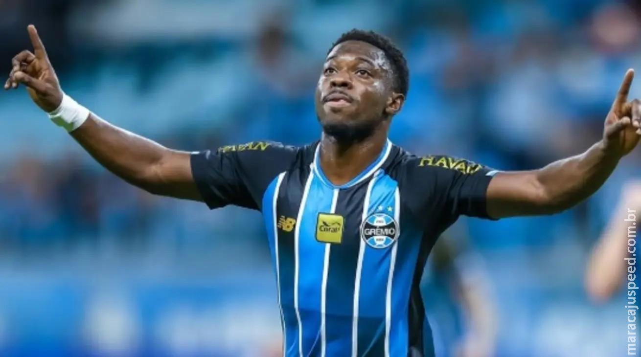 Grêmio é resiliente, fura a retranca do Riestra no fim e vence a primeira na Sul-Americana