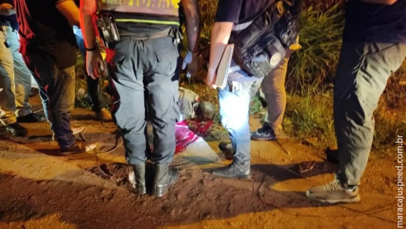 Homem é encontrado morto a tiros ao lado de bilhete escrito: ‘Não roubar’