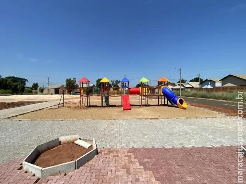 Jovem é baleada com quatro tiros em praça de Aparecida do Taboado