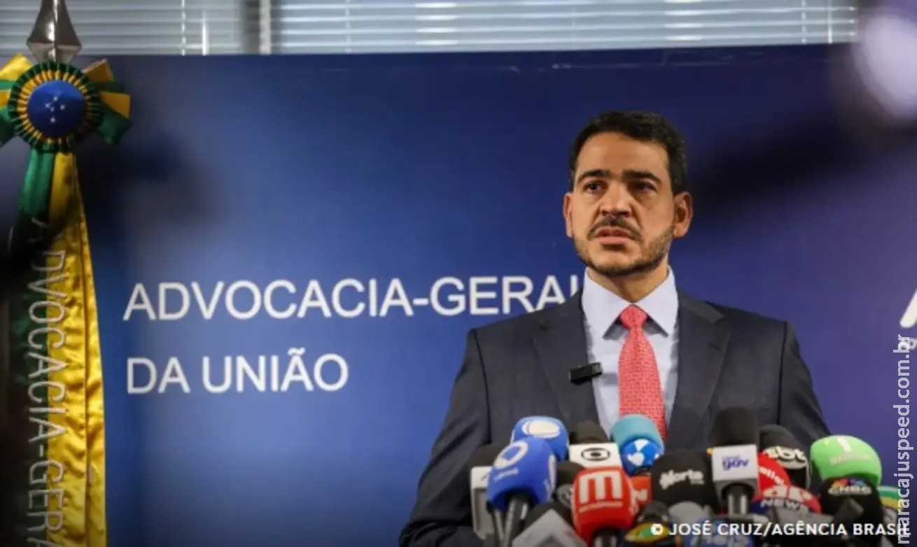 Senador apresenta relatório favorável à indicação de Messias ao STF