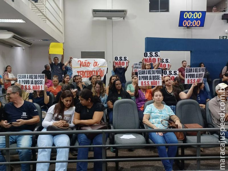 Sob protestos, votação da terceirização da saúde é adiada em Campo Grande