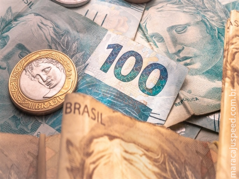 Tensão global mexe com bolso e dólar dispara alerta