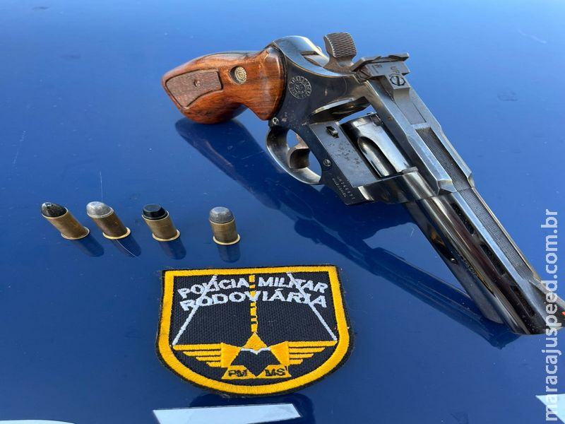 BPMRv localiza arma de fogo em área rural e conduz homem por porte ilegal na MS-040