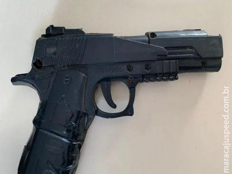 Caminhoneiro é agredido e tem simulacro de arma apontado para cabeça