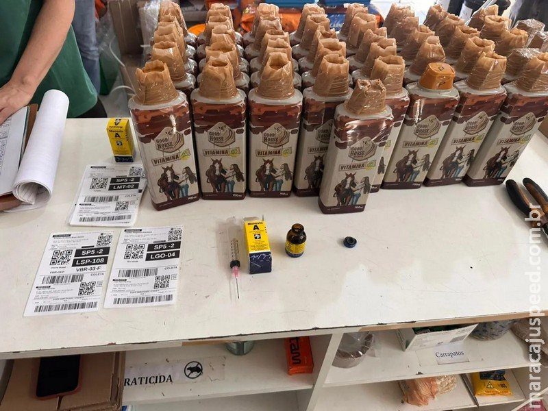Funcionários de pet shop foram flagrados manipulando xampu na chegada da polícia