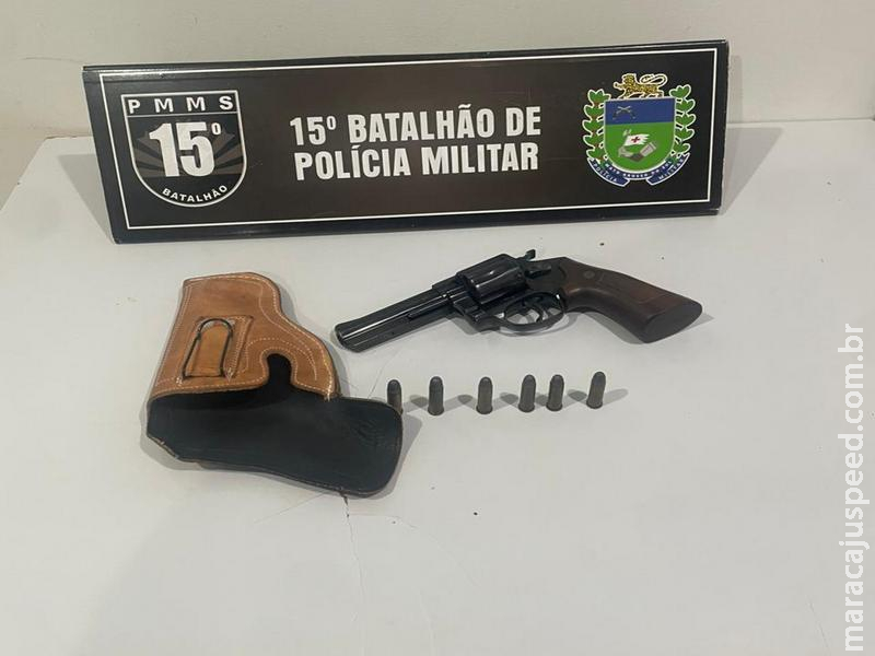POLÍCIA INTERCEPTA PERIGO: Homem embriagado é preso com revólver após causar confusão no trânsito da Festa da Linguiça
