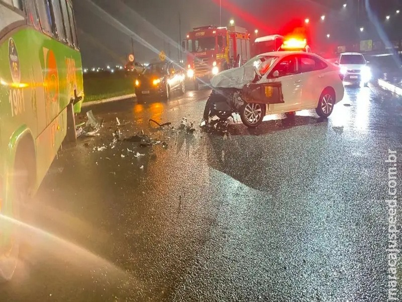Acidente entre carro e micro-ônibus deixa jovem em estado grave em Nova Andradina