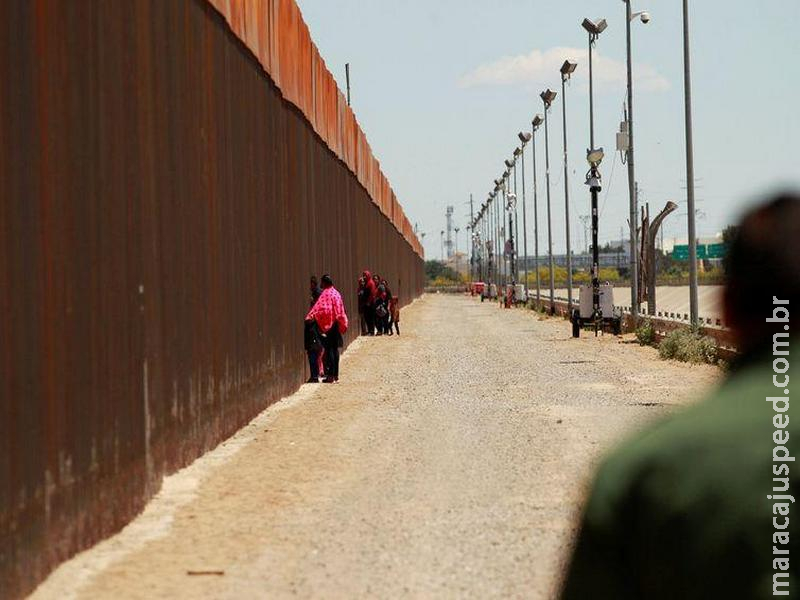 Câmara dos EUA aprova US$ 70 bilhões para financiar fiscalização migratória por 3 anos