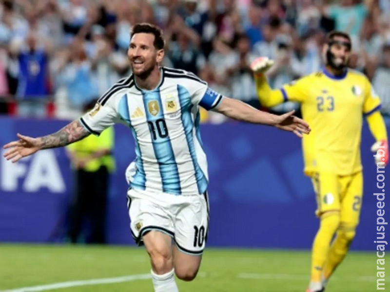 Com atuação histórica de Messi, Argentina vence Argélia na estreia da Copa