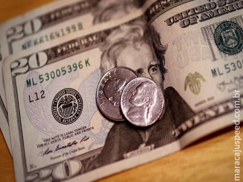 Dólar cai 0,20% no dia, mas fecha a semana em alta de 2,04% com Fed mais duro