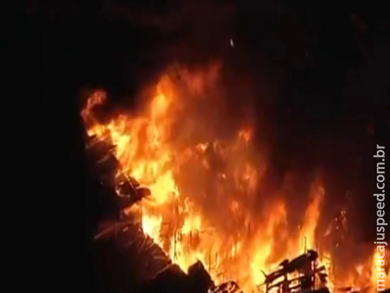 Incêndio destrói moradias na comunidade de Paraisópolis em São Paulo