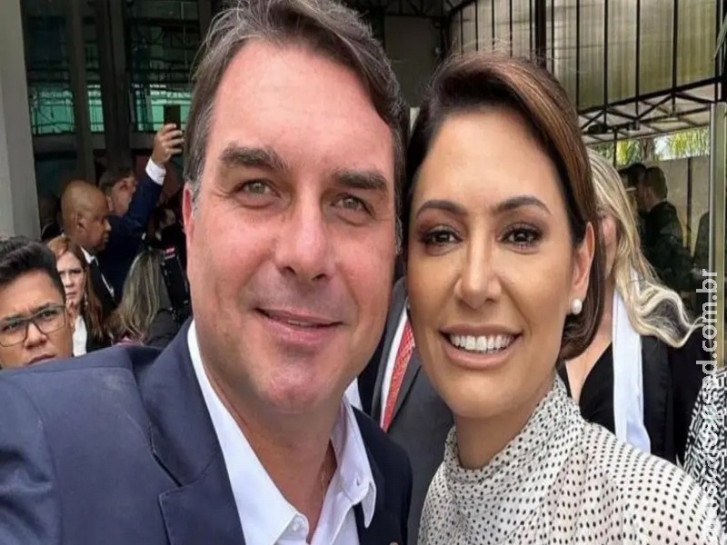 Michelle põe candidatura em xeque e diz que apoiará Flávio Bolsonaro no momento certo
