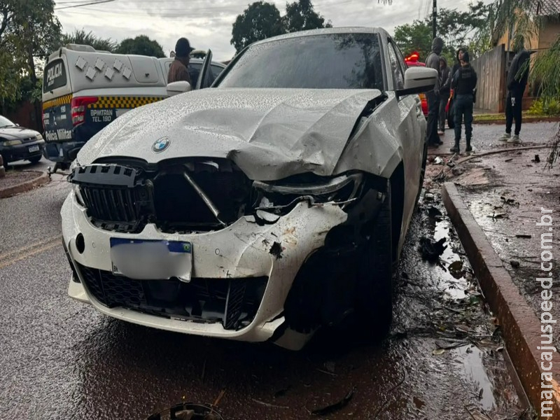 Motorista de aplicativo ‘fura’ preferencial e atinge BMW no Jardim Macapá em Campo Grande