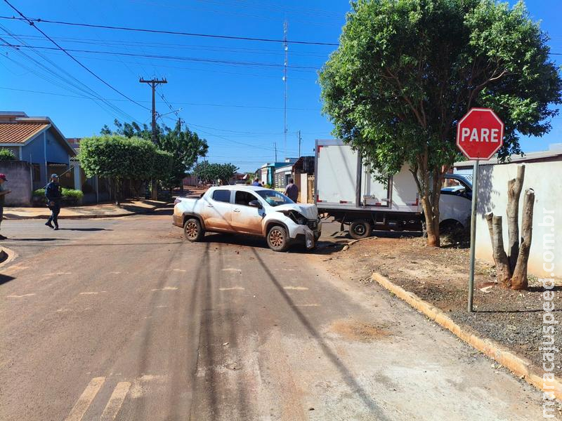 SINALIZAÇÃO APAGADA: Batida entre Strada e caminhão deixa dois feridos e expõe perigo no Ilha Bela em Maracaju