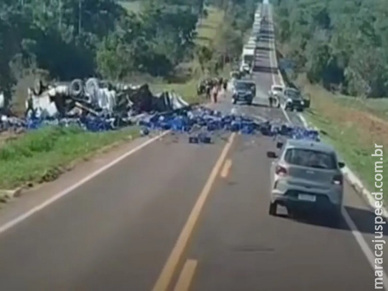 Caminhoneiro morre e motorista de carro de passeio fica gravemente ferido em acidente na MS-377