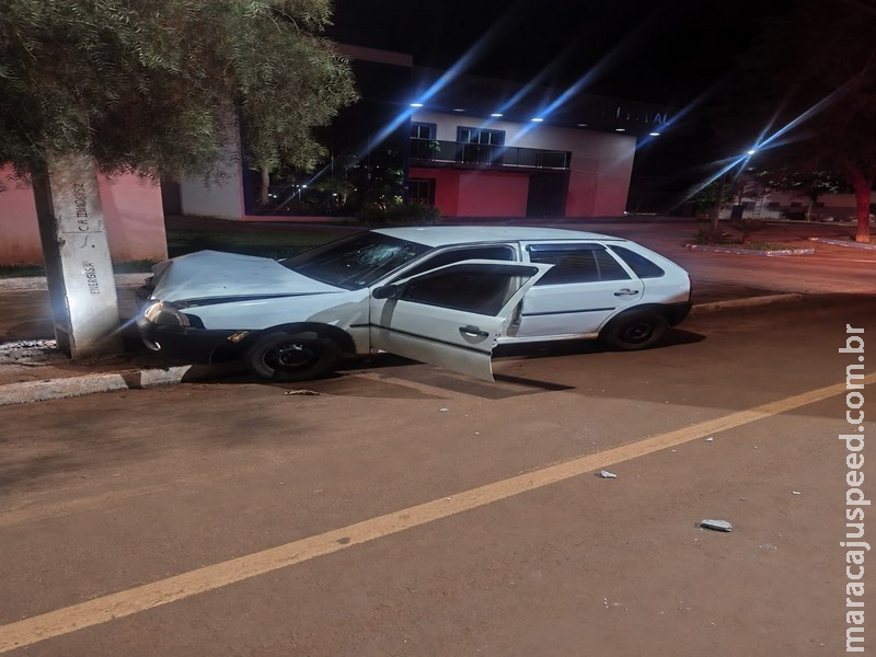 Condutor é preso por embriaguez após colidir carro contra poste em Nova Alvorada do Sul