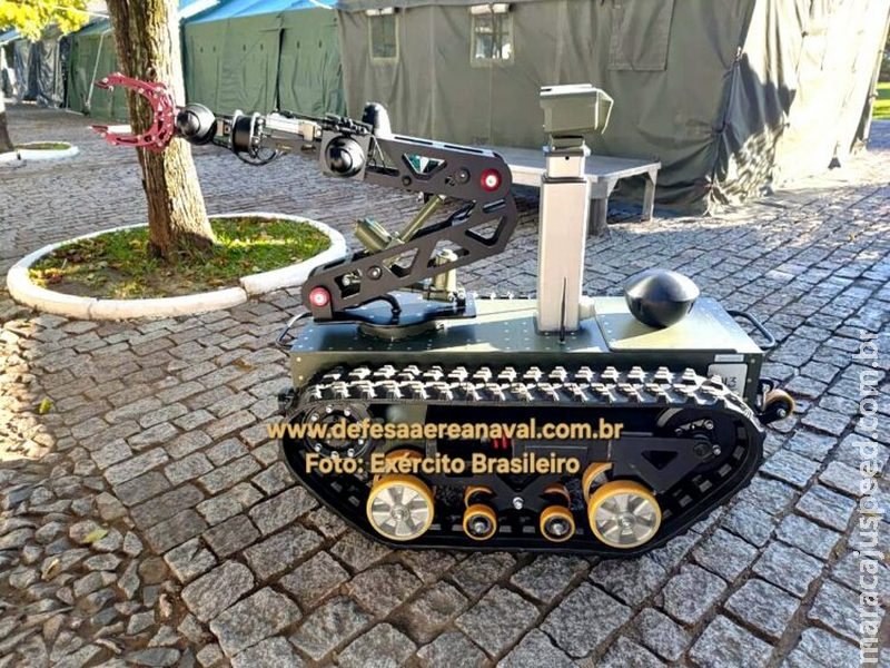 Exército recebe robô de fabricação nacional para neutralização de explosivos