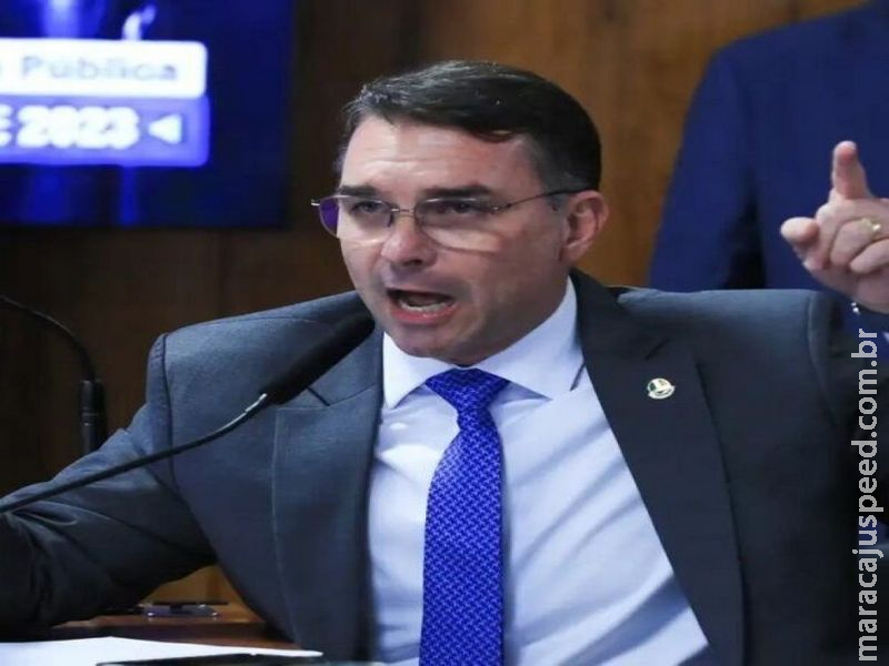 Flávio Bolsonaro aparece à frente de Lula entre eleitores do RJ, aponta pesquisa