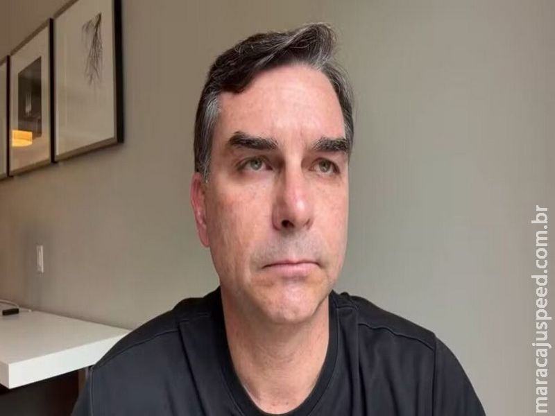 Flávio Bolsonaro defende EUA e diz que Lula 