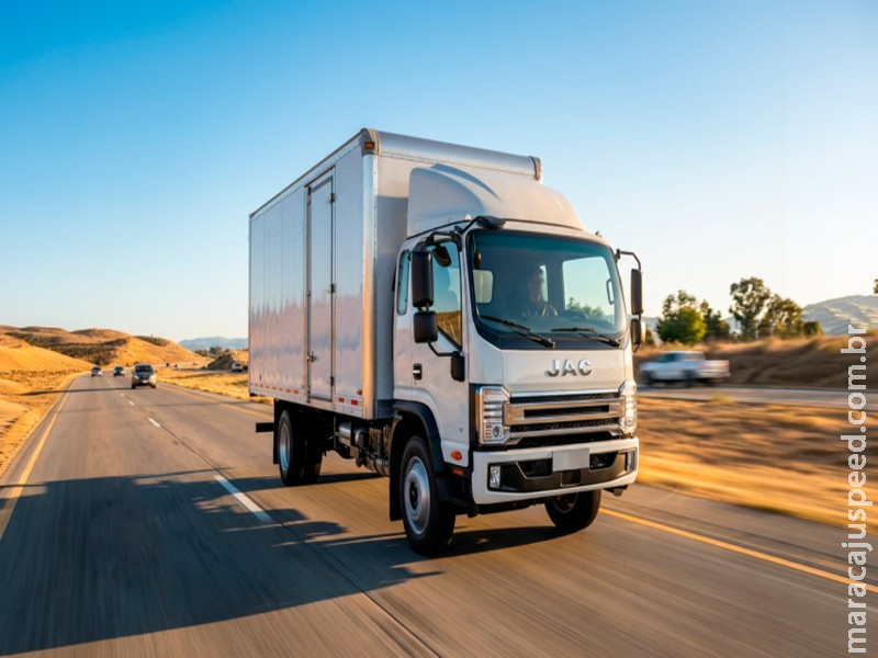 JAC desembarca primeiros caminhões a diesel no Brasil e planeja montagem nacional