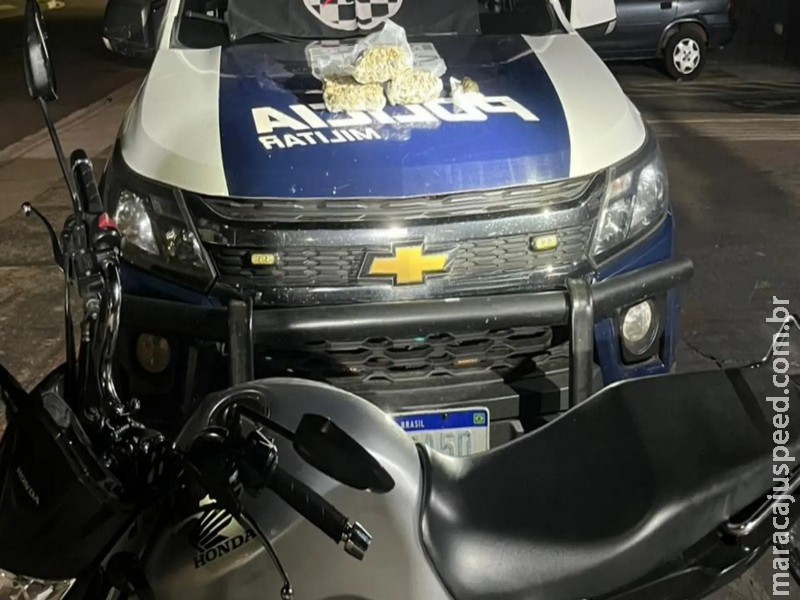 Motociclista é preso durante entrega de drogas em condomínio no Jardim Parati