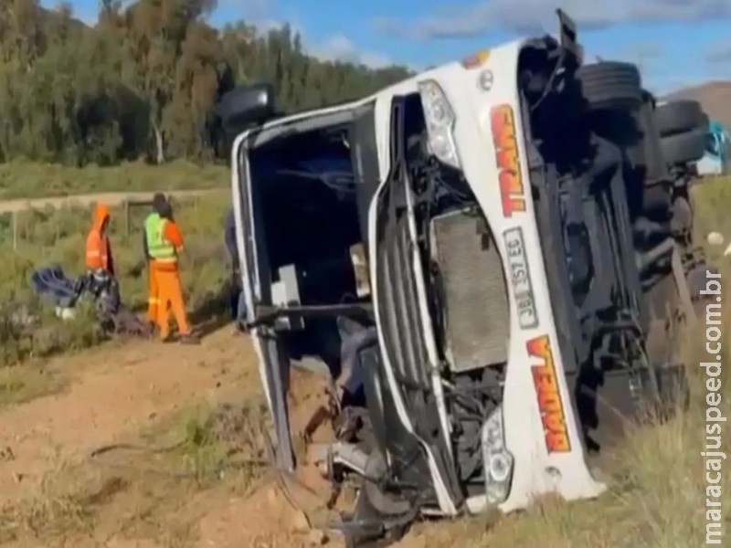 Ônibus capota e deixa 16 mortes e 20 feridos na África do Sul