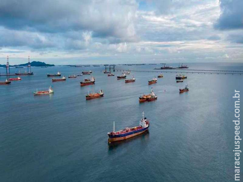 Ataque a navio em Ormuz eleva tensão entre EUA e Irã
