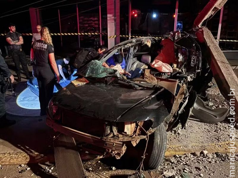 Batida brutal parte poste ao meio e mata jovem de 23 anos no interior