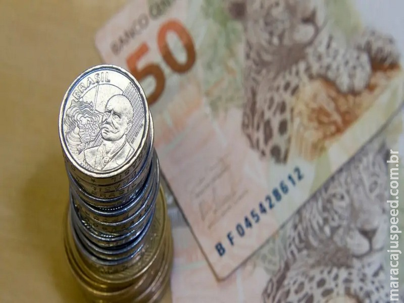 Em 10 anos, salário mínimo aumenta R$ 804 e chega a R$ 1,7 mil em 2027