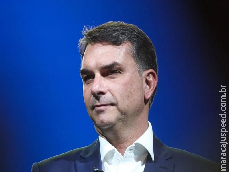 Em jantar, Flávio prometeu blindar economia do Centrão e "resolver STF"