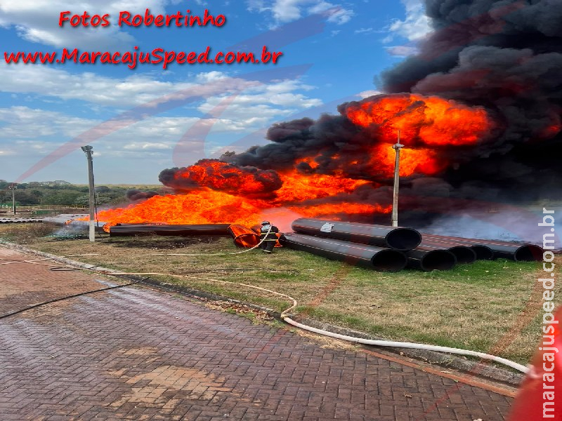 Incêndio em matagal atinge tubulação de esgoto e mobiliza força-tarefa em Maracaju
