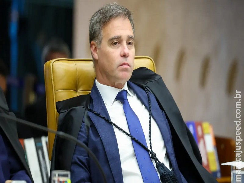 Lula usa ministros para tentar atrair André Mendonça para a arena política